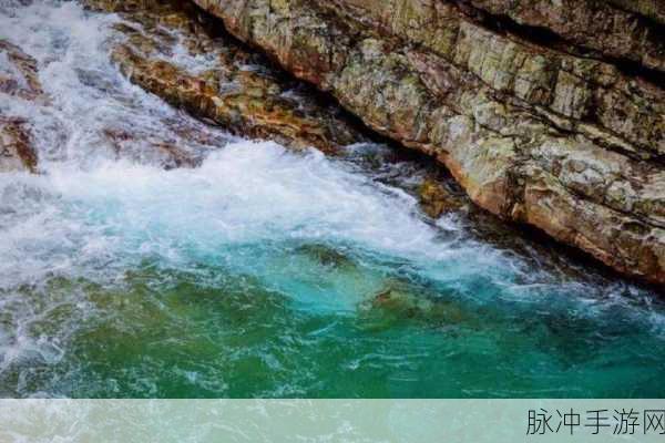 桃源洞口已是溪水:桃源洞口溪水蜿蜒,山间秘境尽显风情