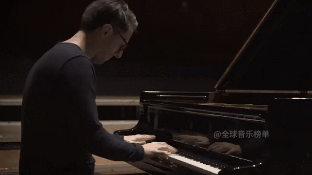 新疆男男gary2023的音乐作品:以下是根据新疆男男Gary 2023的音乐作品拓展出的新标题,均不少于10个字: